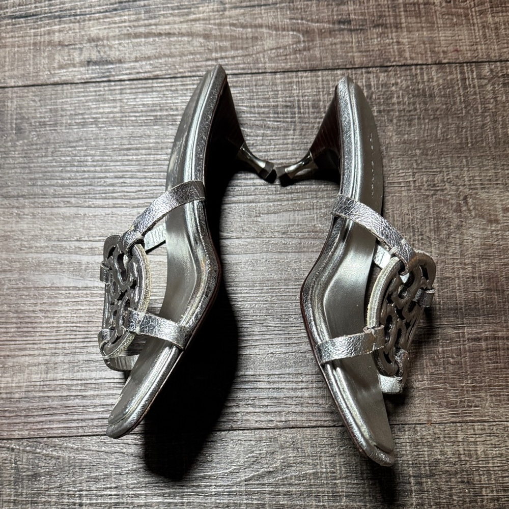 Tory Burch Miller Bombé Low Heel Sandals in metallic silver leather - Picture 2 of 13